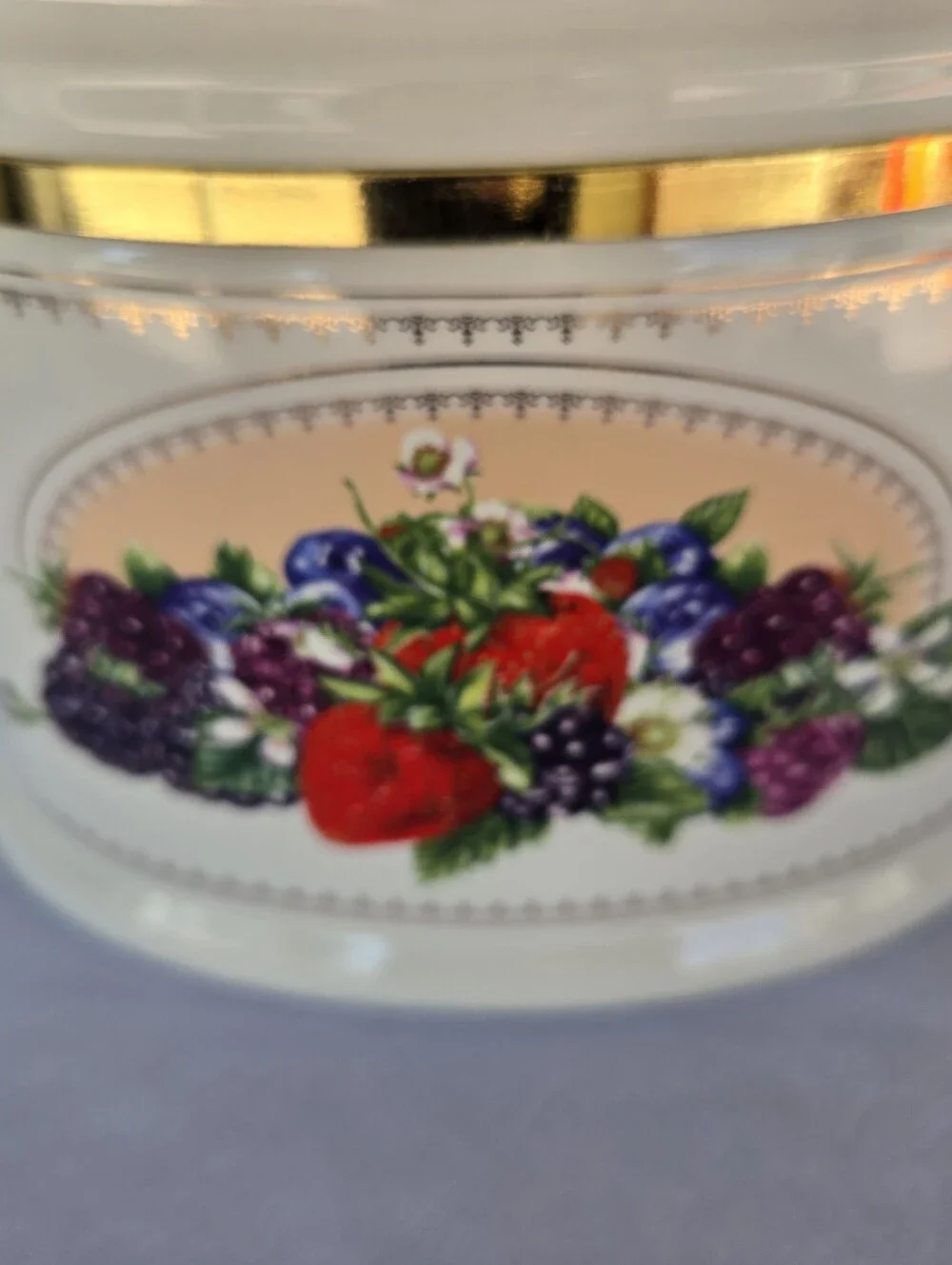 Knott's Berry Farm Ceramic Berry Canister Gold Trim